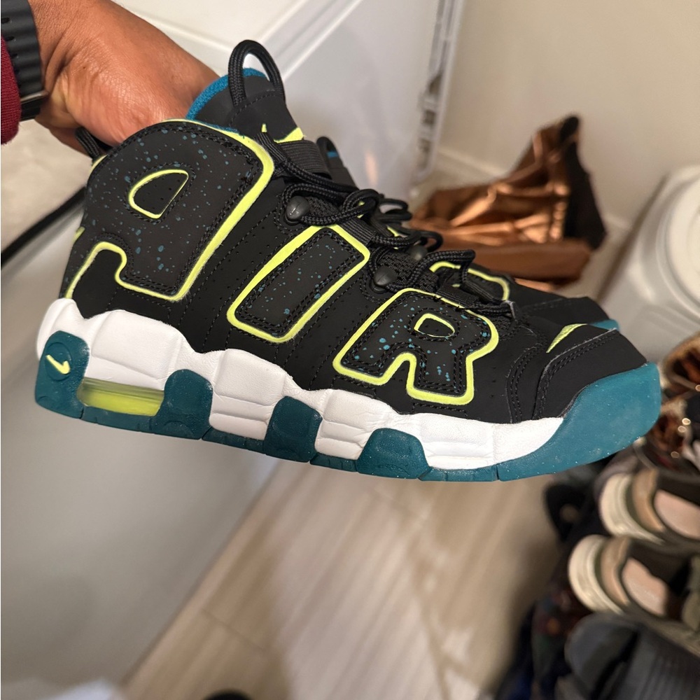 Nike Air More Uptempo size 7 youth